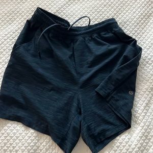 Men’s Lululemon Pacebreaker Linerless multi blue 5 inch shorts